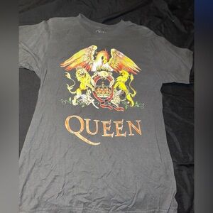 Queen shirt size medium
